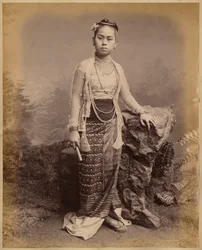 Ung burmesisk flicka, ca 1875 (albumintryck)